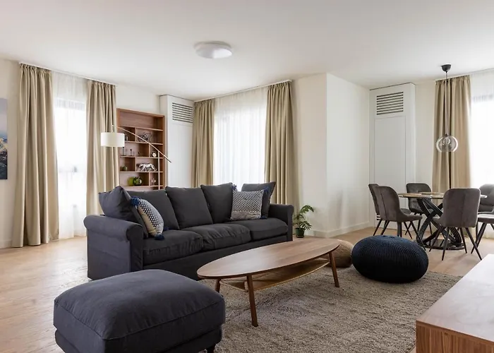 Huge 3 Bedroom Apartment With River View