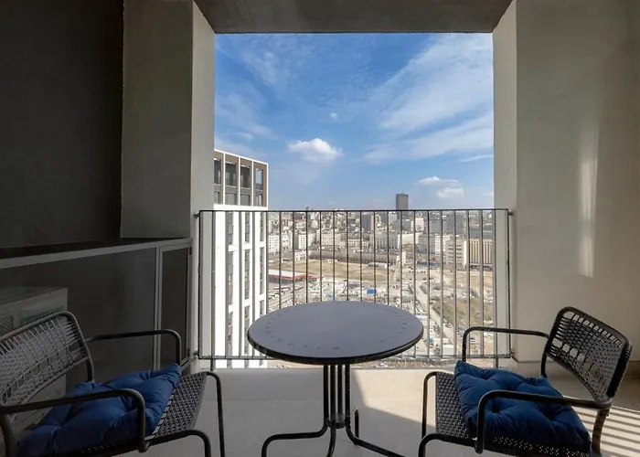 Huge 3 Bedroom Apartment With River View