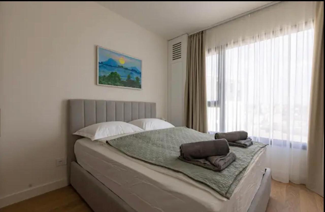 Huge 3 Bedroom With River View