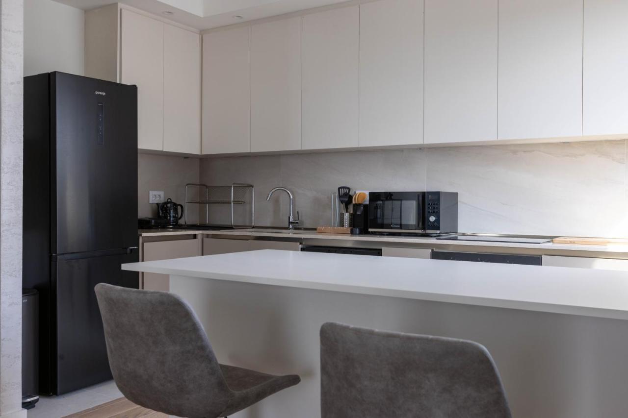 Huge 3 Bedroom With River View