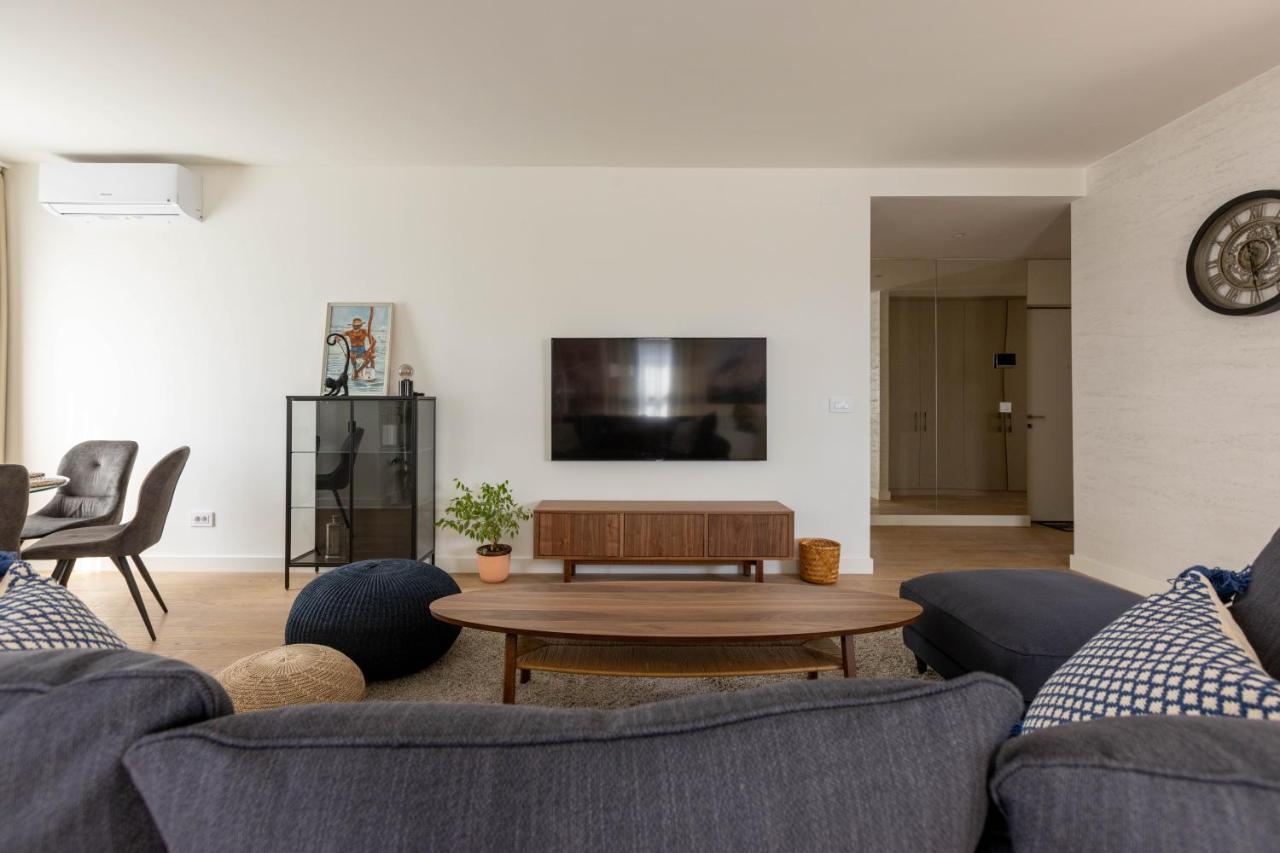 Huge 3 Bedroom With River View Apartment Belgrade