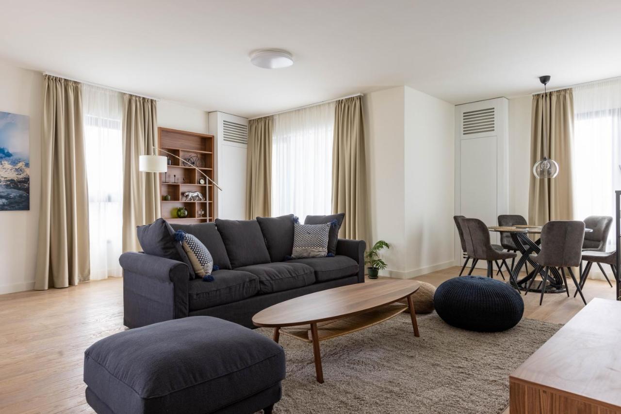 Huge 3 Bedroom With River View *