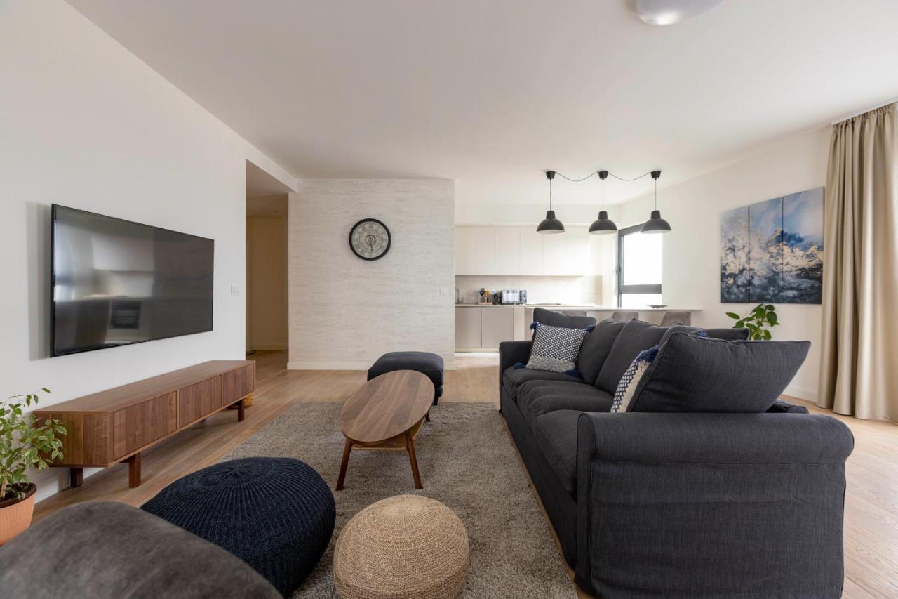 Huge 3 Bedroom With River View Apartment Belgrade