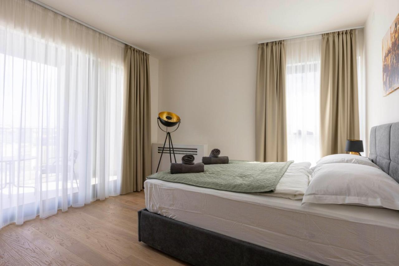 Huge 3 Bedroom With River View * Belgrade